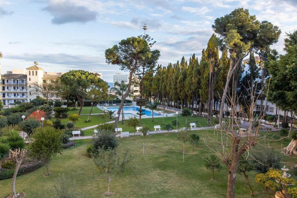 Enjoy La Carihuela Beach At 4 Min.Terrace & Pool. Torremolinos Luaran gambar